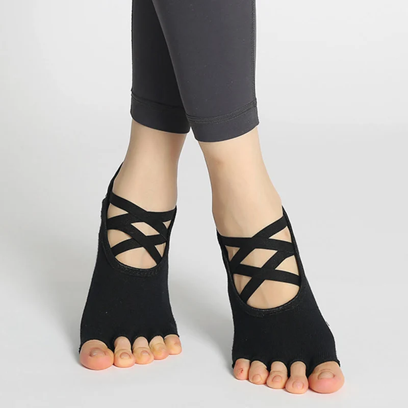 Olivenorma Yoga-Socken für Damen mit verbesserter Traktion, gekreuzten Riemen, offener Zehenpartie und rutschfester Oberfläche