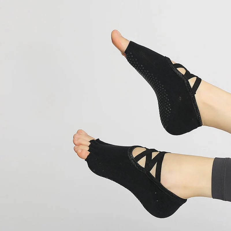 Olivenorma Yoga-Socken für Damen mit verbesserter Traktion, gekreuzten Riemen, offener Zehenpartie und rutschfester Oberfläche