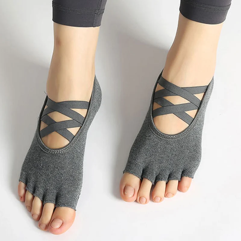 Olivenorma Yoga-Socken für Damen mit verbesserter Traktion, gekreuzten Riemen, offener Zehenpartie und rutschfester Oberfläche
