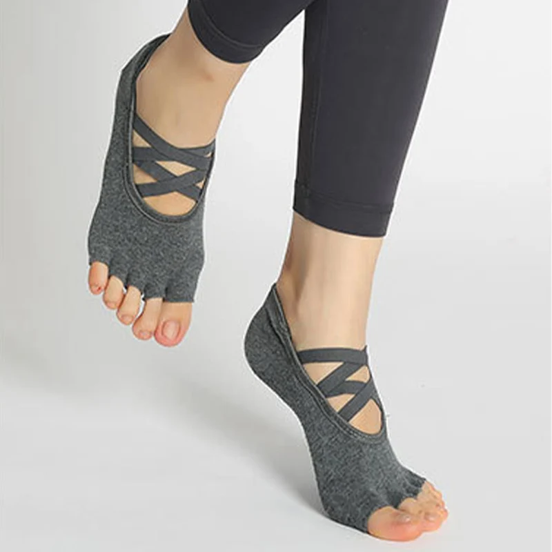Olivenorma Yoga-Socken für Damen mit verbesserter Traktion, gekreuzten Riemen, offener Zehenpartie und rutschfester Oberfläche