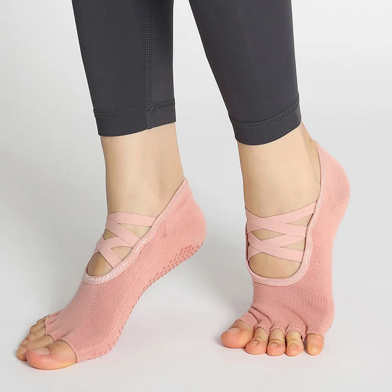 Olivenorma Yoga-Socken für Damen mit verbesserter Traktion, gekreuzten Riemen, offener Zehenpartie und rutschfester Oberfläche