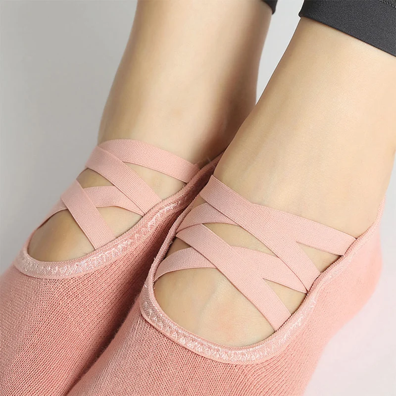 Olivenorma Yoga-Socken für Damen mit verbesserter Traktion, gekreuzten Riemen, offener Zehenpartie und rutschfester Oberfläche