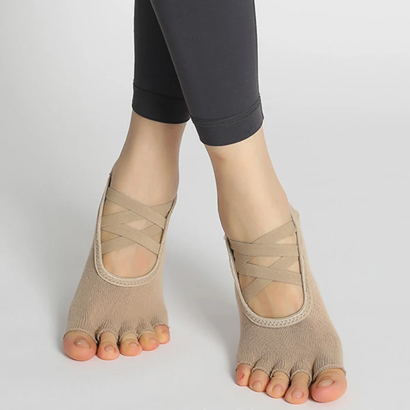 Olivenorma Yoga-Socken für Damen mit verbesserter Traktion, gekreuzten Riemen, offener Zehenpartie und rutschfester Oberfläche