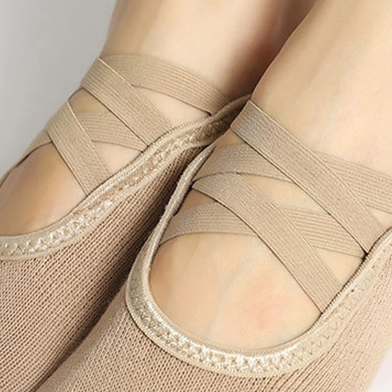 Olivenorma Yoga-Socken für Damen mit verbesserter Traktion, gekreuzten Riemen, offener Zehenpartie und rutschfester Oberfläche