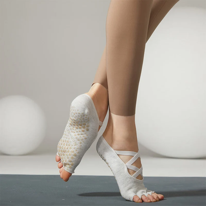 Olivenorma Anti-Rutsch-Socken mit gekreuzten Riemen für Yoga, Pilates & Barre – Damen-Yogasocken