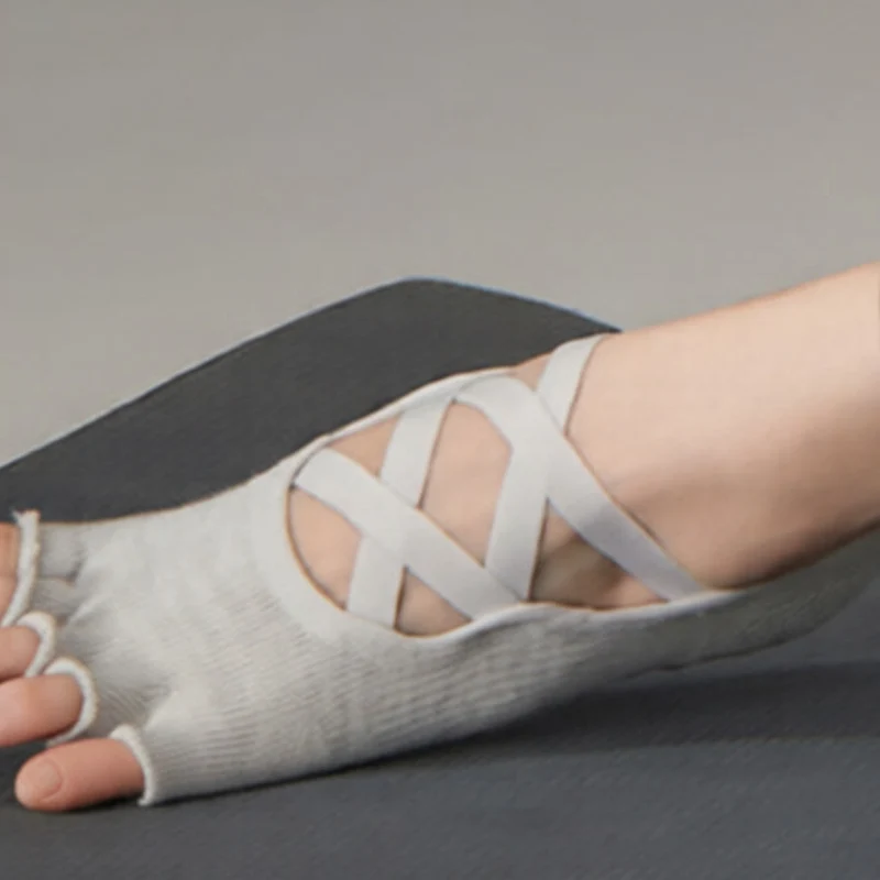 Olivenorma Anti-Rutsch-Socken mit gekreuzten Riemen für Yoga, Pilates & Barre – Damen-Yogasocken