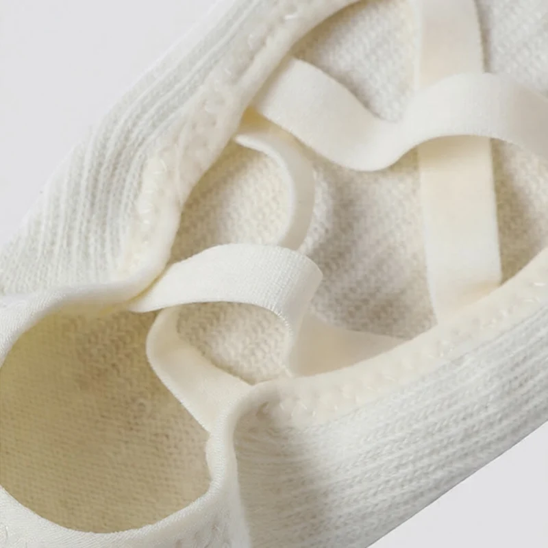 Olivenorma Anti-Rutsch-Socken mit gekreuzten Riemen für Yoga, Pilates & Barre – Damen-Yogasocken