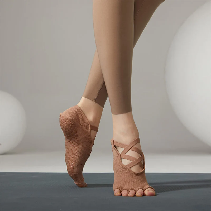 Olivenorma Anti-Rutsch-Socken mit gekreuzten Riemen für Yoga, Pilates & Barre – Damen-Yogasocken