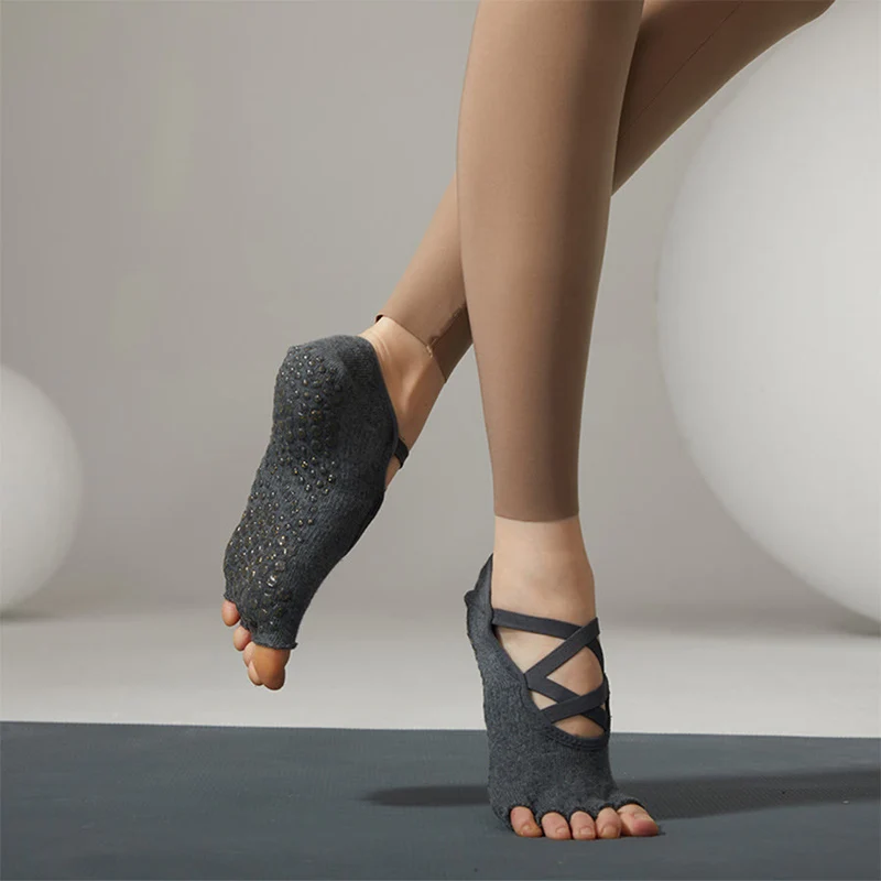 Olivenorma Anti-Rutsch-Socken mit gekreuzten Riemen für Yoga, Pilates & Barre – Damen-Yogasocken