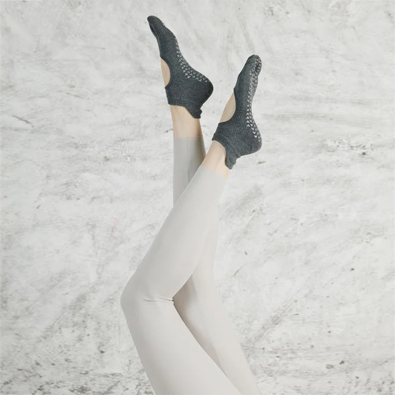 Olivenorma Multi-Sport Fünf-Zehen-Socken mit rutschfester Oberfläche und offener Seite, Damen-Yoga-Socken