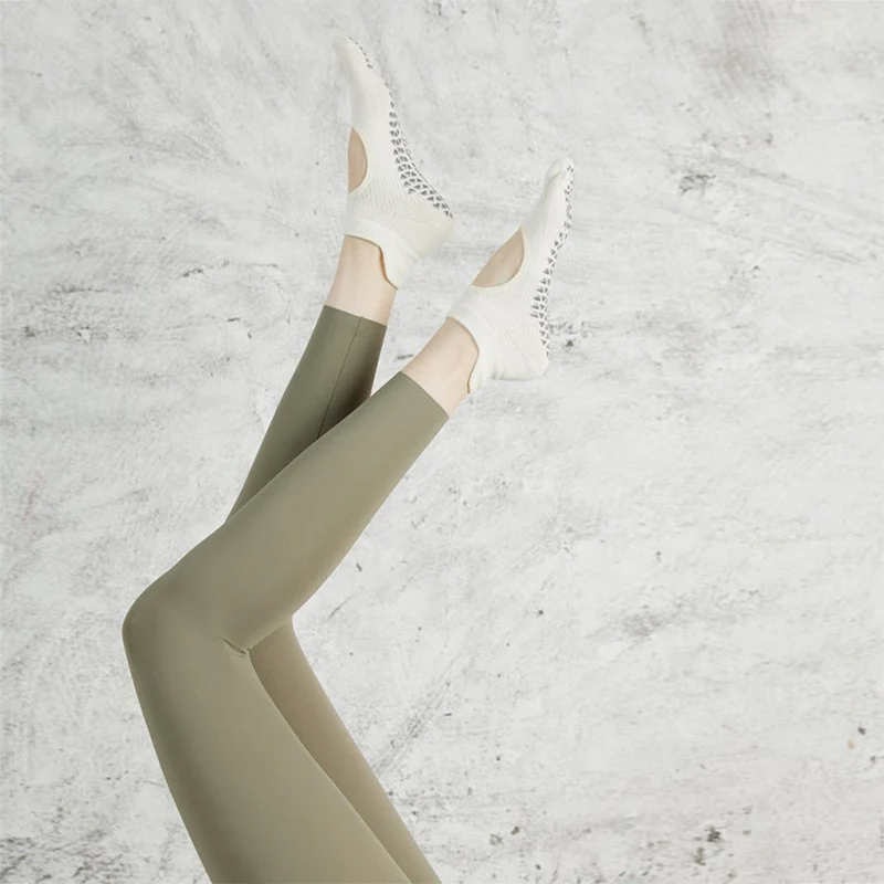 Olivenorma Multi-Sport Fünf-Zehen-Socken mit rutschfester Oberfläche und offener Seite, Damen-Yoga-Socken