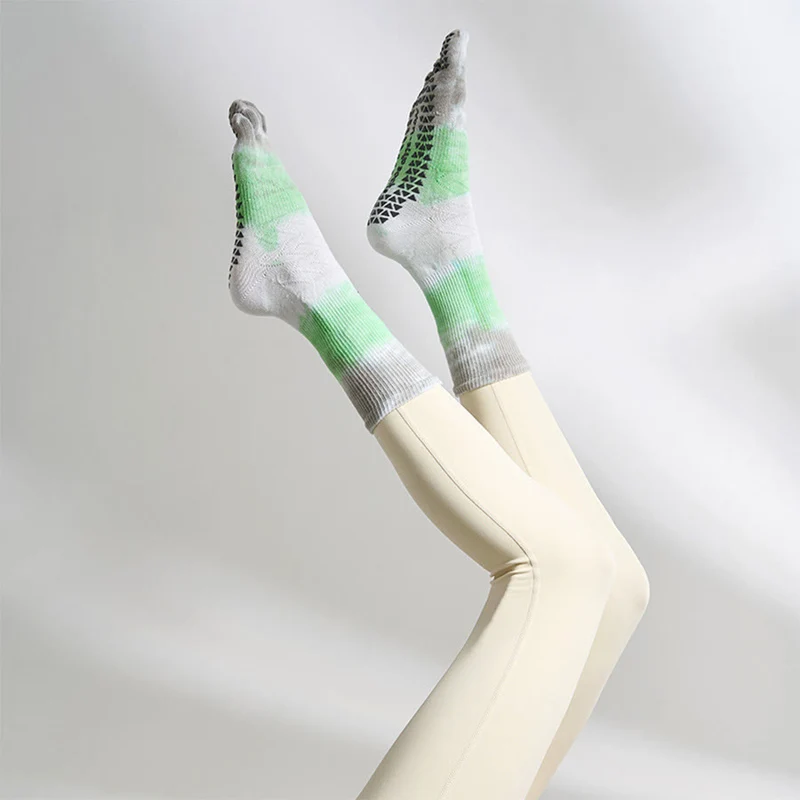 Olivenorma Stylische Batik-Zehensocken mit rutschfester Oberfläche für Indoor-Workouts, Damen-Yogasocken