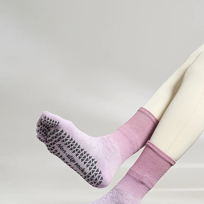Olivenorma Stylische Batik-Zehensocken mit rutschfester Oberfläche für Indoor-Workouts, Damen-Yogasocken