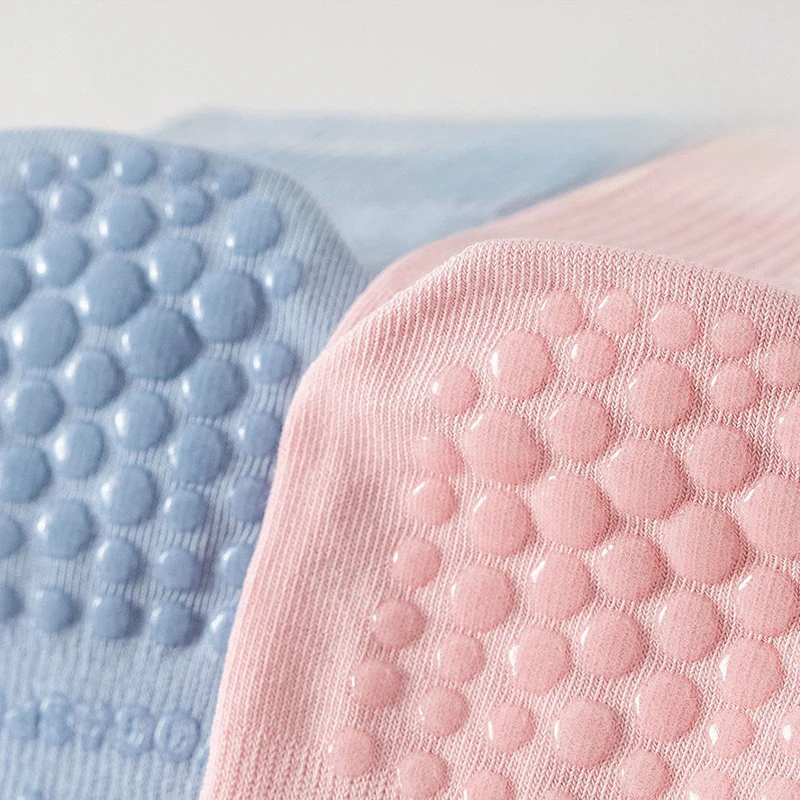 Olivenorma Zweifarbige, knöchellange, rutschfeste Yoga-Socken mit Silikonnoppen für Damen