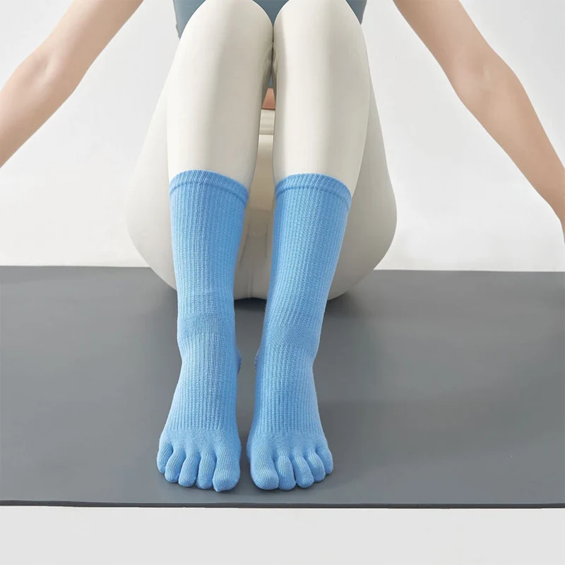 Olivenorma Stabile Traktion Fünf-Zehen-Wadenstrümpfe mit rutschfester Oberfläche für Yoga-Übungen Damen-Yoga-Socken