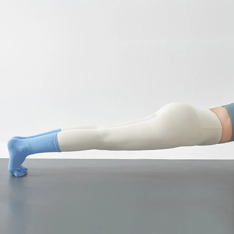 Olivenorma Stabile Traktion Fünf-Zehen-Wadenstrümpfe mit rutschfester Oberfläche für Yoga-Übungen Damen-Yoga-Socken