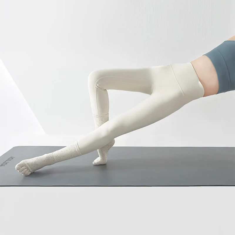 Olivenorma Stabile Traktion Fünf-Zehen-Wadenstrümpfe mit rutschfester Oberfläche für Yoga-Übungen Damen-Yoga-Socken