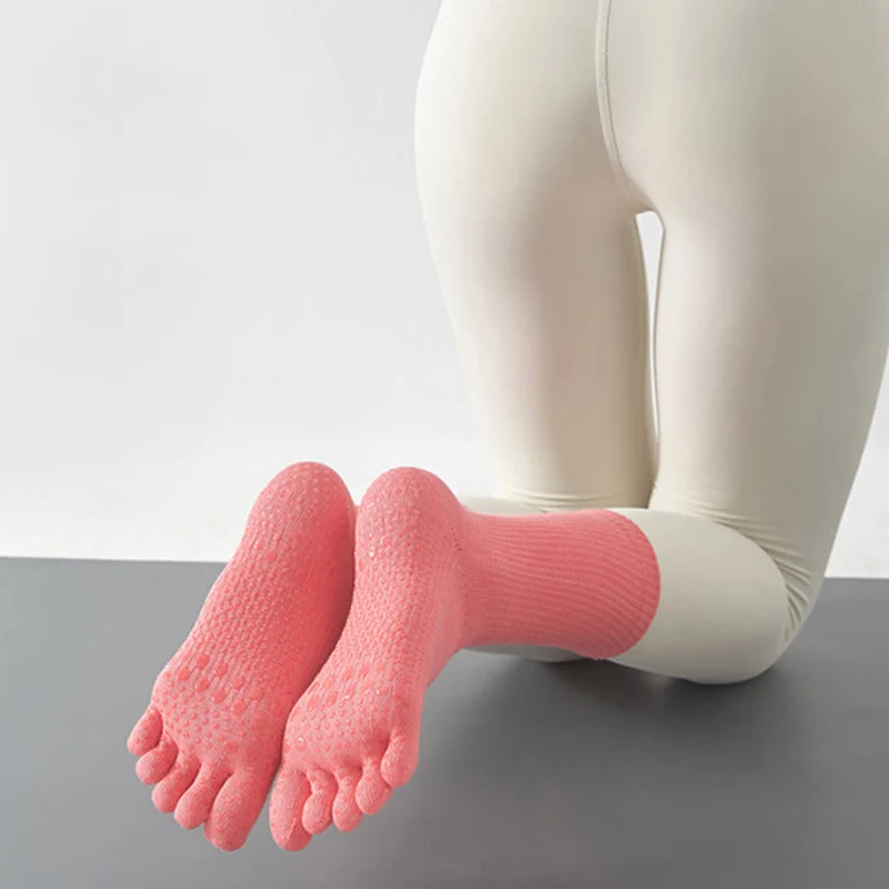 Olivenorma Stabile Traktion Fünf-Zehen-Wadenstrümpfe mit rutschfester Oberfläche für Yoga-Übungen Damen-Yoga-Socken