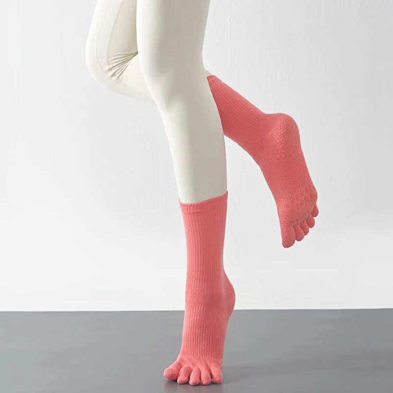 Olivenorma Stabile Traktion Fünf-Zehen-Wadenstrümpfe mit rutschfester Oberfläche für Yoga-Übungen Damen-Yoga-Socken