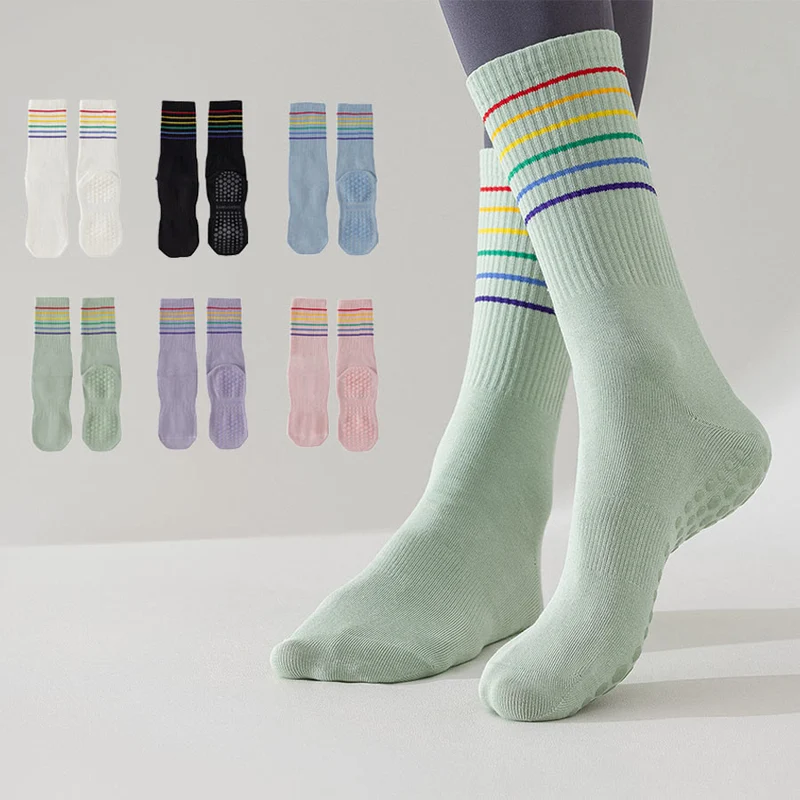Olivenorma Regenbogenstreifen Crew-Länge Rutschfeste, stoßdämpfende Damen-Yogasocken