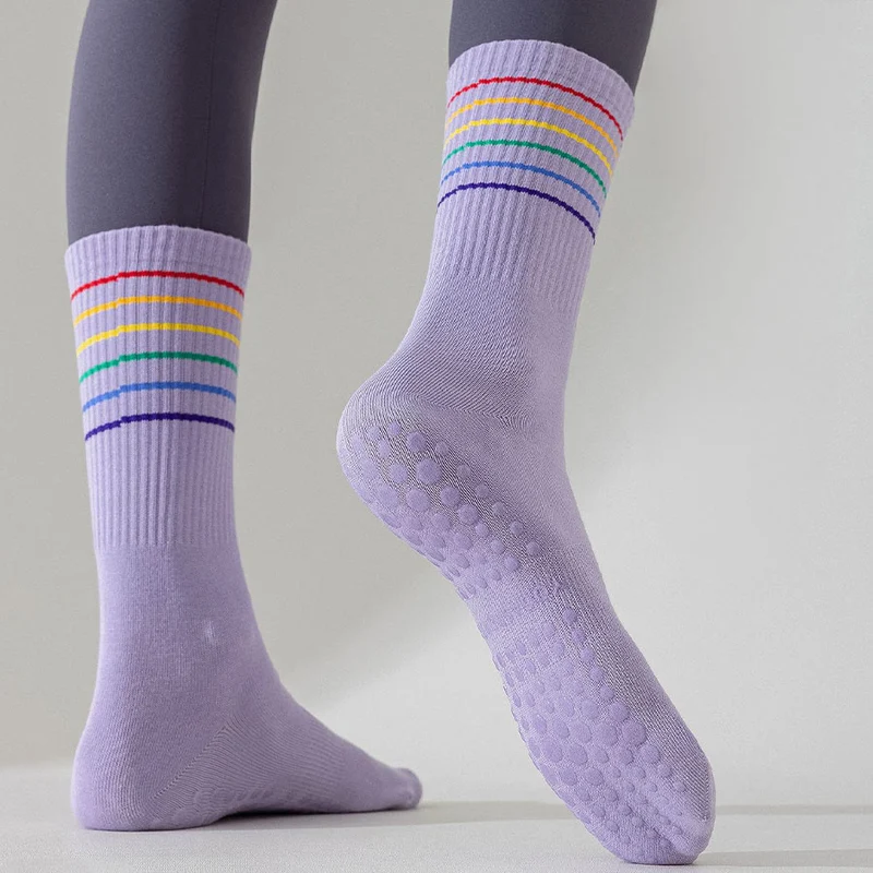 Olivenorma Regenbogenstreifen Crew-Länge Rutschfeste, stoßdämpfende Damen-Yogasocken