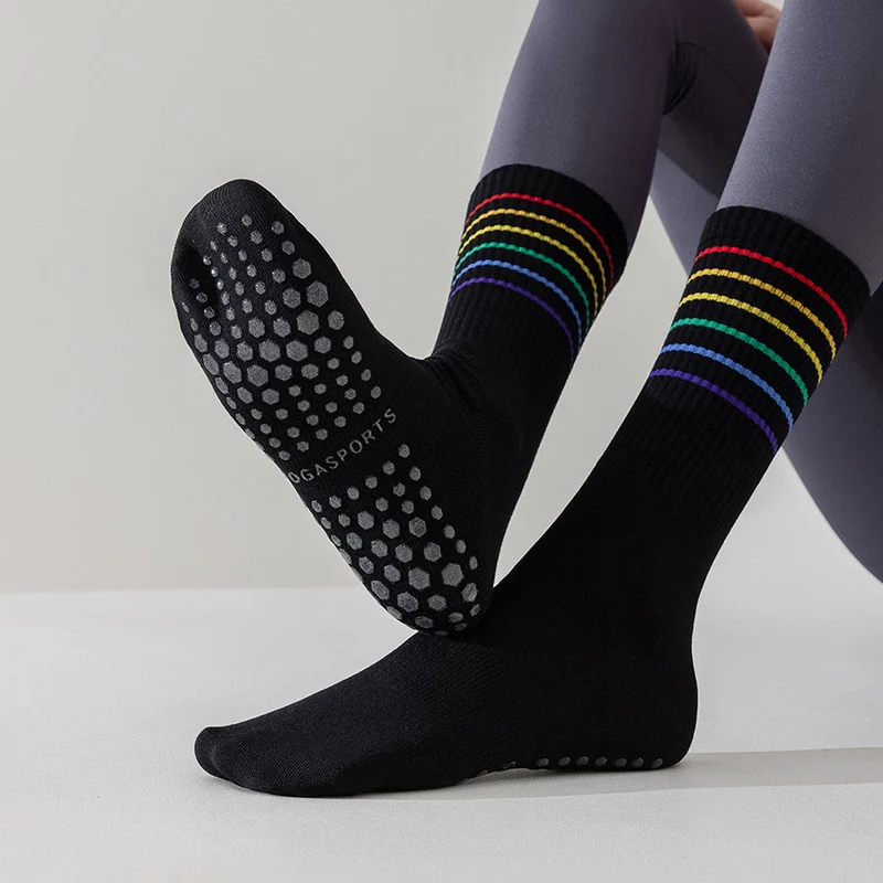 Olivenorma Regenbogenstreifen Crew-Länge Rutschfeste, stoßdämpfende Damen-Yogasocken