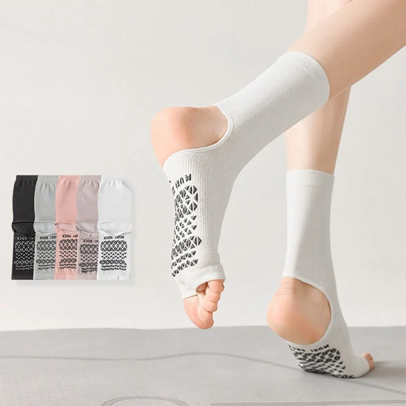 Olivenorma Atmungsaktive, mittelhohe, rutschfeste Socken mit offener Zehen- und Fersenpartie – Yoga-Socken für Damen