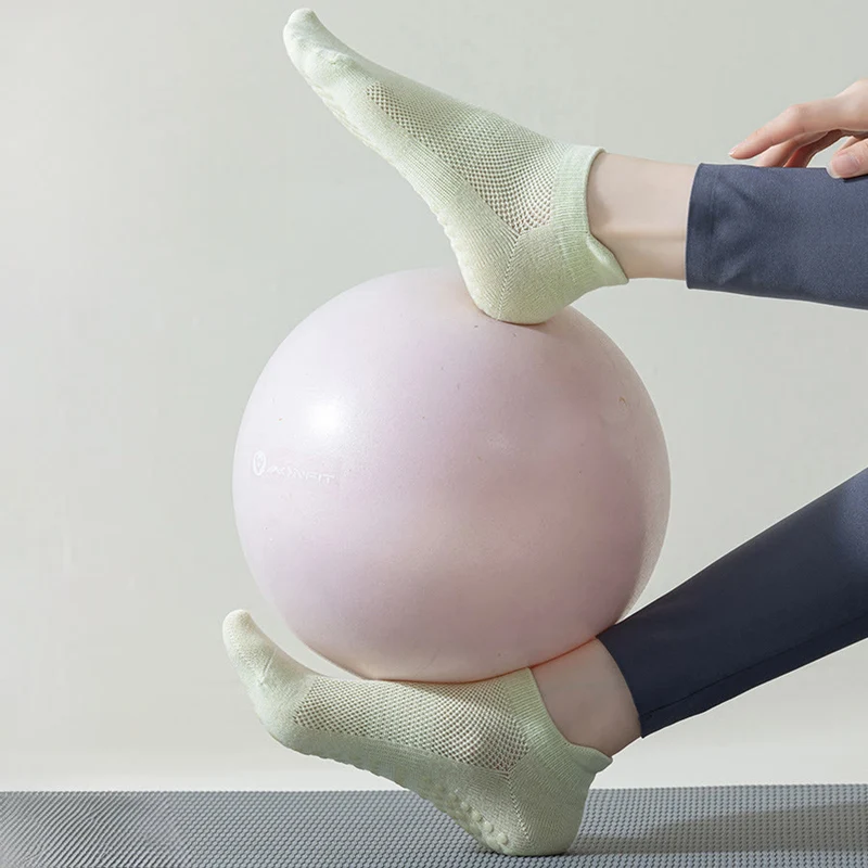 Olivenorma Socken mit durchgehender, rutschfester Sohle für Indoor-Fitness und Yoga – Damensocken