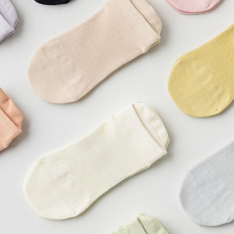 Olivenorma Socken mit durchgehender, rutschfester Sohle für Indoor-Fitness und Yoga – Damensocken