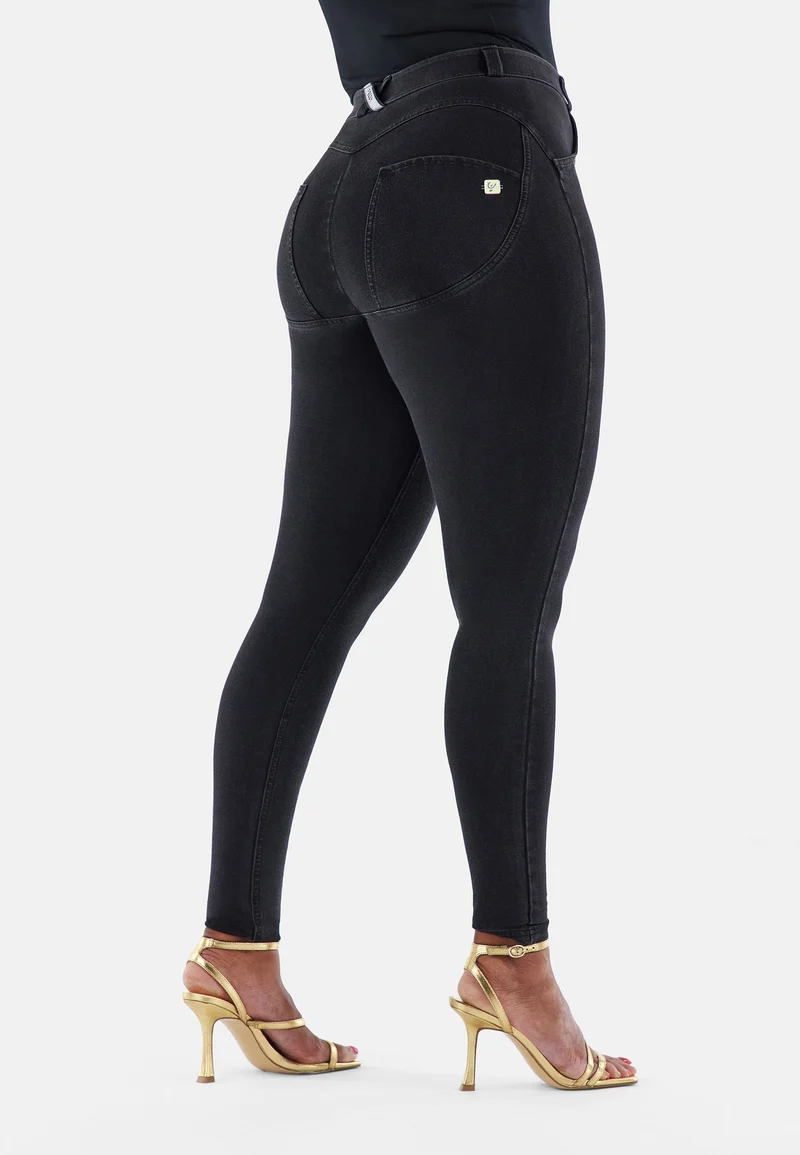 WR.UP Curvy Push-Up Regular Waist Skinny Denim Jeans - Denim Black - Black Seam