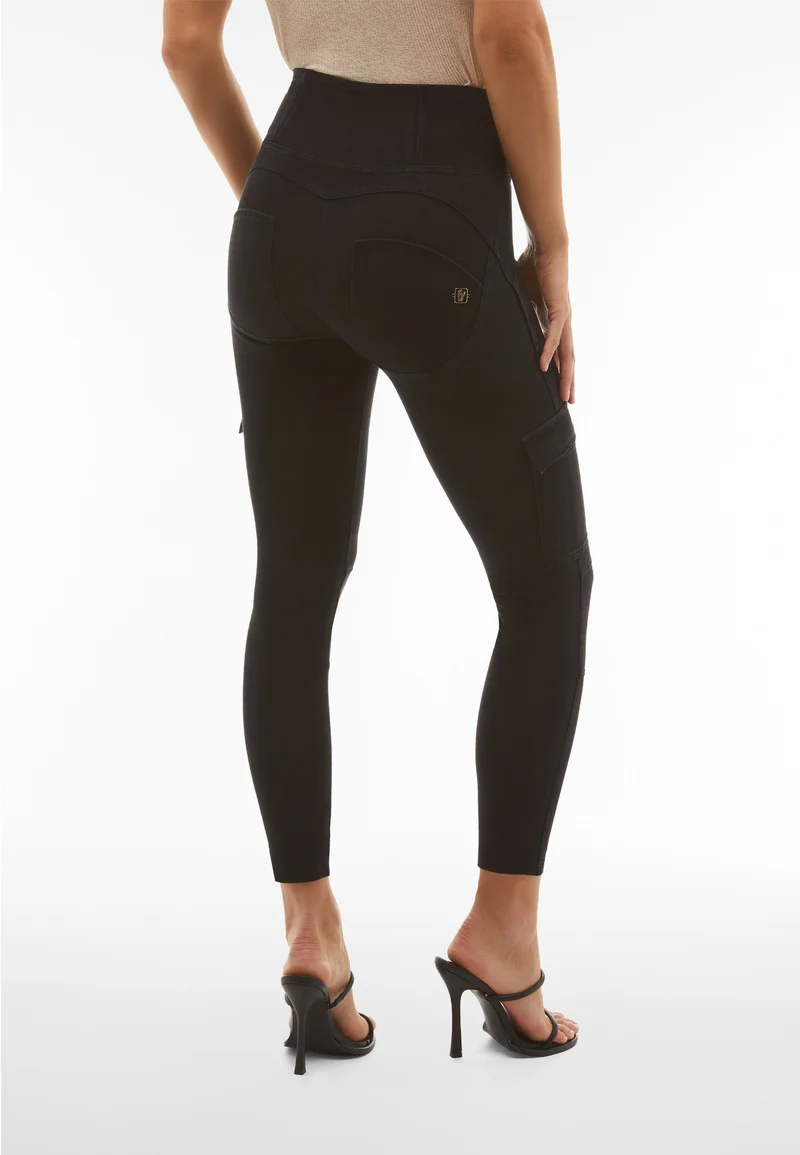 WR.UP Push-Up High Waist Skinny 7/8 Pant With Cargo Pockets - Denim Black - Black Seam