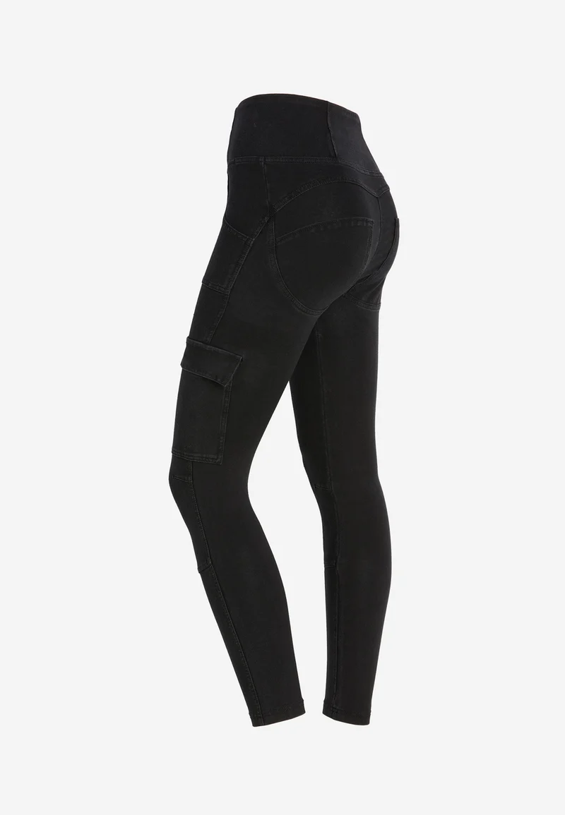 WR.UP Push-Up High Waist Skinny 7/8 Pant With Cargo Pockets - Denim Black - Black Seam
