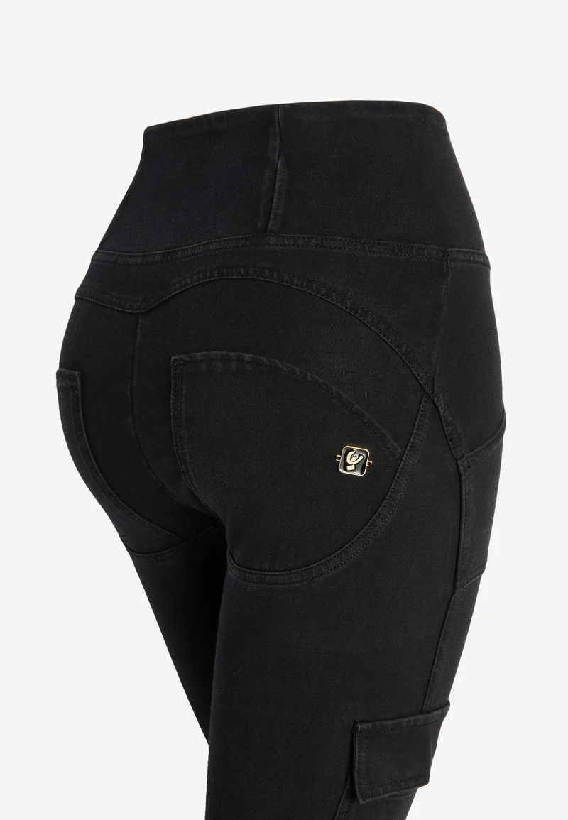 WR.UP Push-Up High Waist Skinny 7/8 Pant With Cargo Pockets - Denim Black - Black Seam