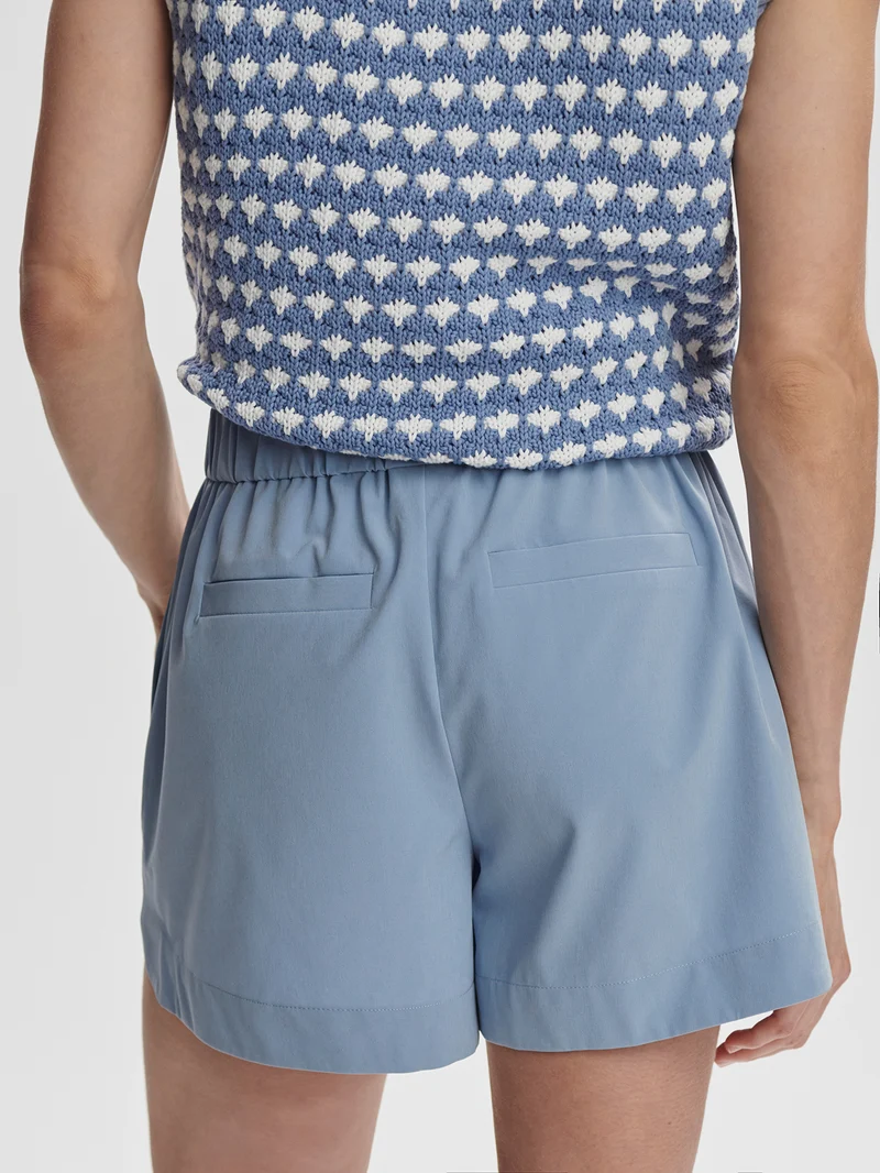 Nila Mid Rise Short 3.5