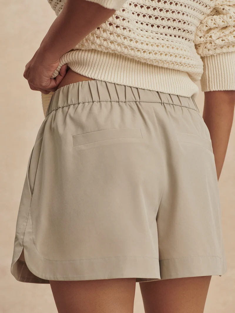 Nila Mid Rise Short 3.5
