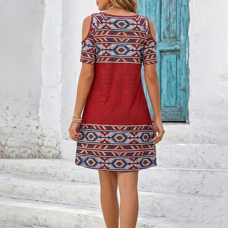 Olivenorma Damenkleid mit geometrischem Tribal-Print, schulterfrei und kurzen Ärmeln