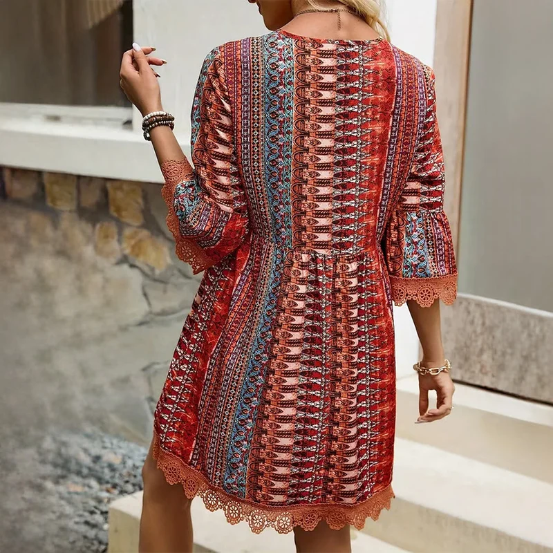 Olivenorma Damenkleid im Ethno-Stil mit Streifenmuster, Spitzenbesatz, ausgestellten Ärmeln und lockerem A-Linien-Schnitt