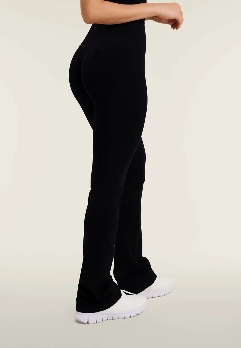 Seamless Push-Up High Waist Flare Leggings - Black - Made in Italy