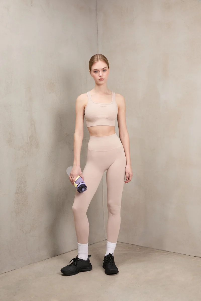 Seamless Sport Top Medium Support Round Neck - Chateau Gray Beige