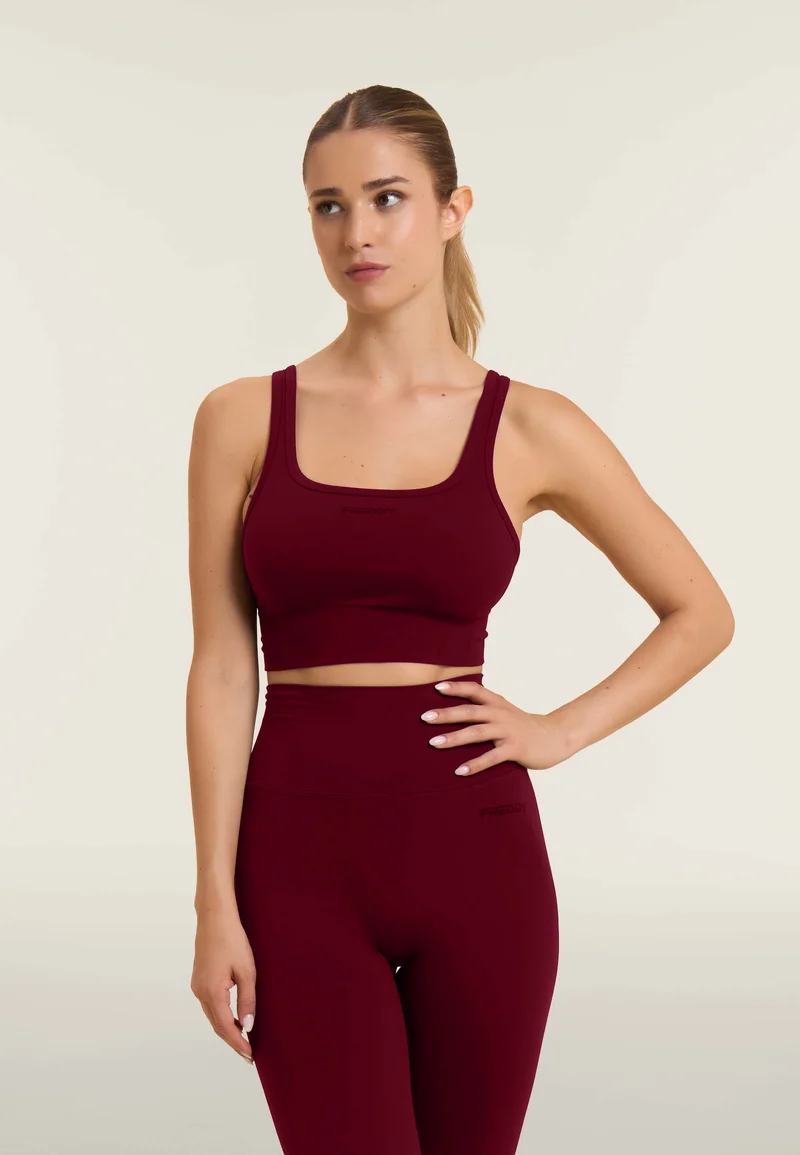 Seamless Sport Top Medium Support Round Neck - Rumba Red