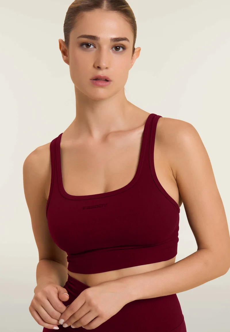 Seamless Sport Top Medium Support Round Neck - Rumba Red