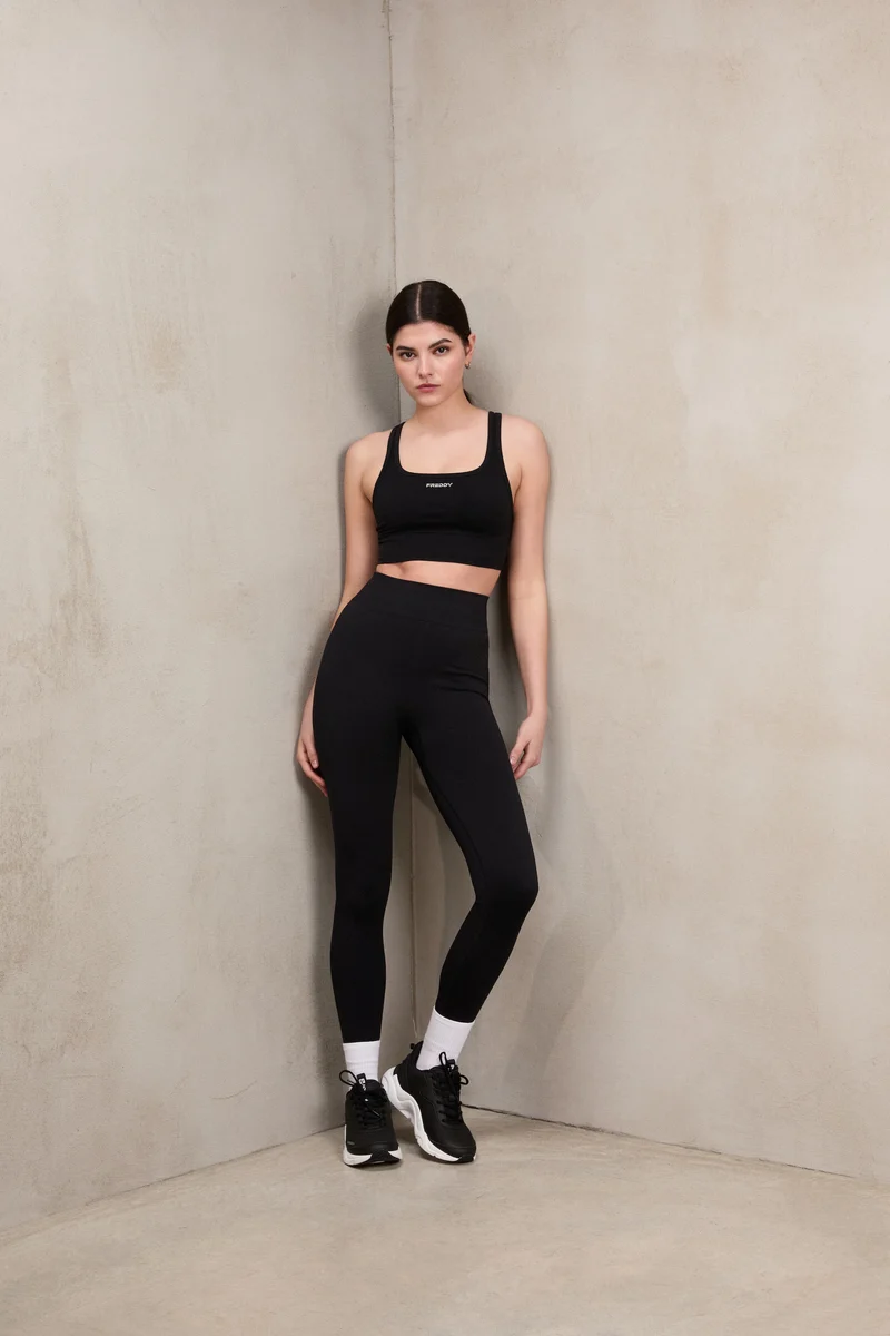 Seamless Sport Top Medium Support Round Neck - Black