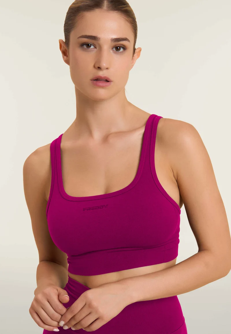 Seamless Sport Top Medium Support Round Neck - Fuchsia Red