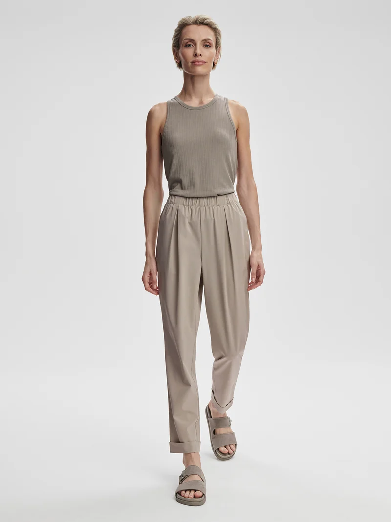 Lightweight Stretch Pleated Travel Pant Regular