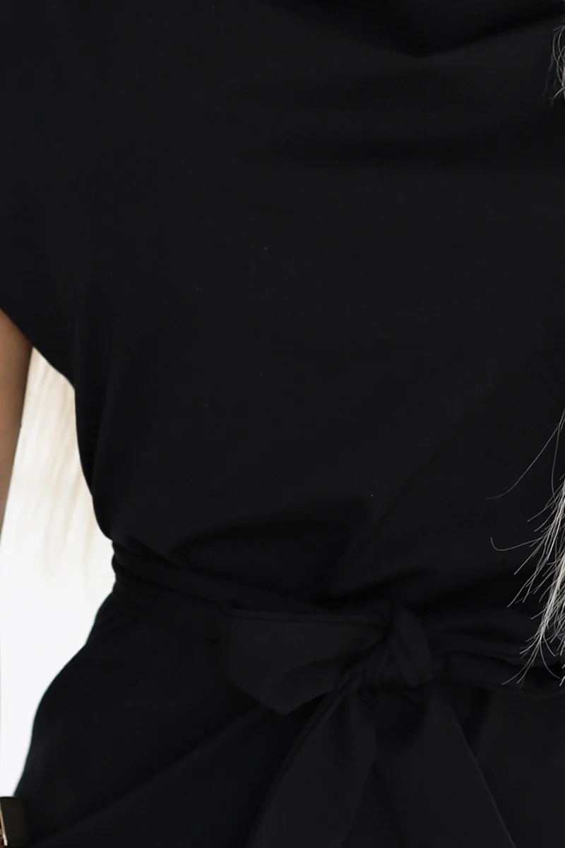 Bleistiftkleid mit asymmetrischem Rock und Wasserfall-Ausschnitt