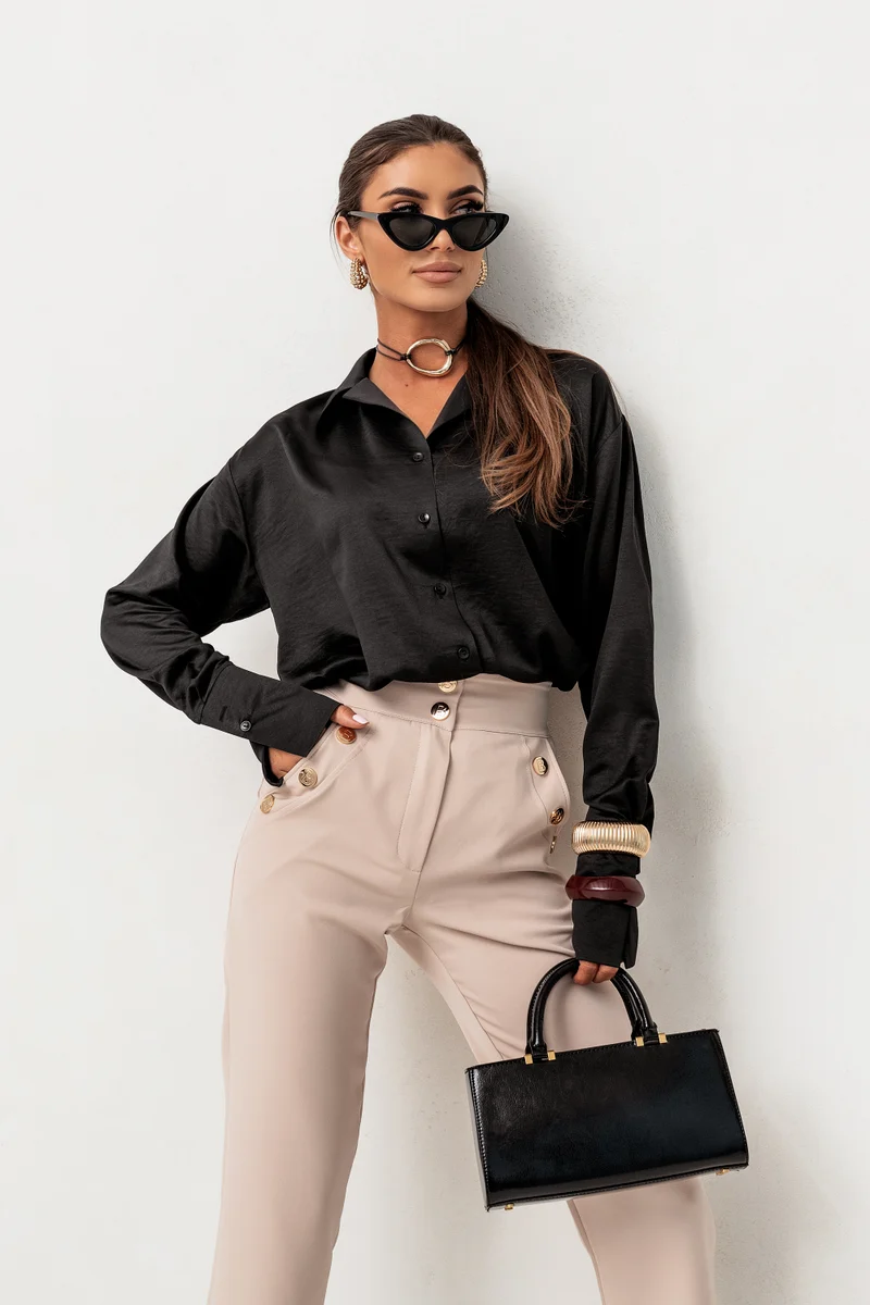 Satinhemd in Schwarz mit moderner Chic