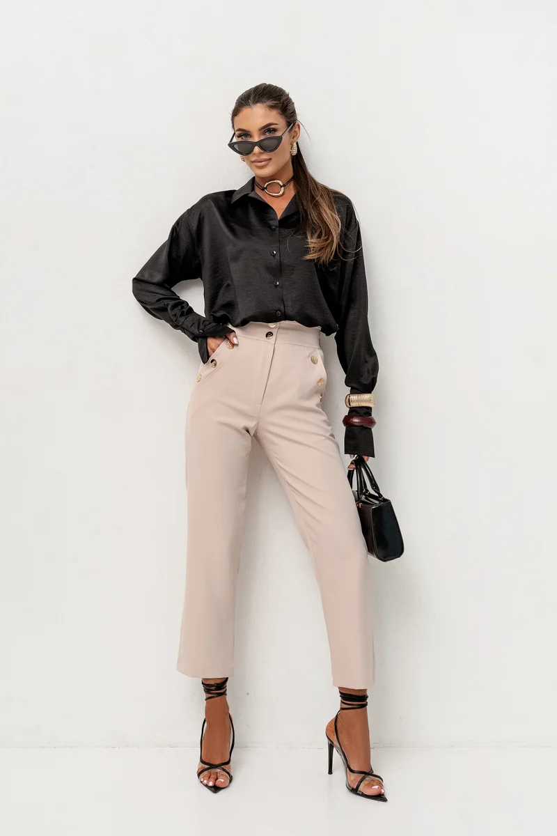 Satinhemd in Schwarz mit moderner Chic