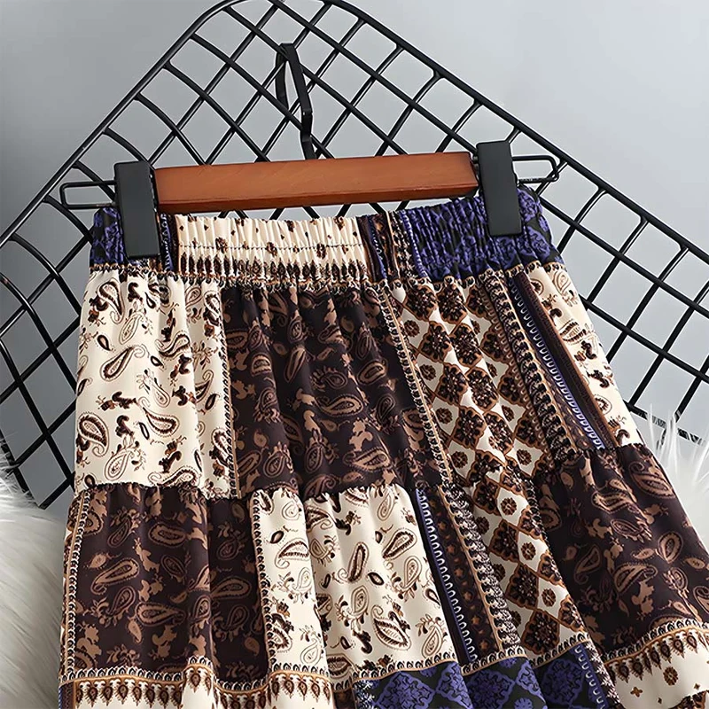 Olivenorma Boho-Maxikleid mit Paisley-Patchwork-Print, hoher Taille und Stufenrock für Damen