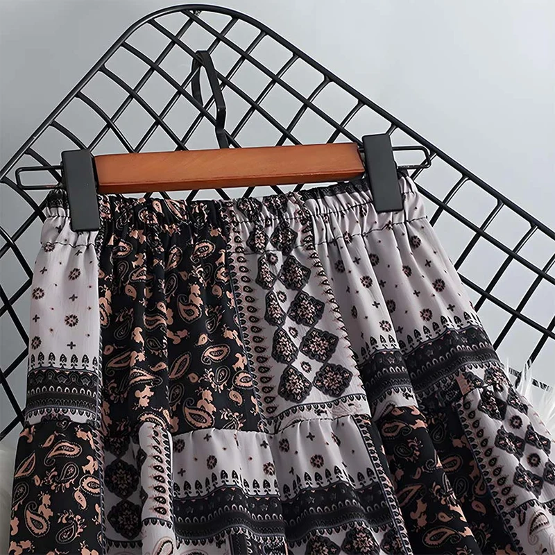 Olivenorma Boho-Maxikleid mit Paisley-Patchwork-Print, hoher Taille und Stufenrock für Damen
