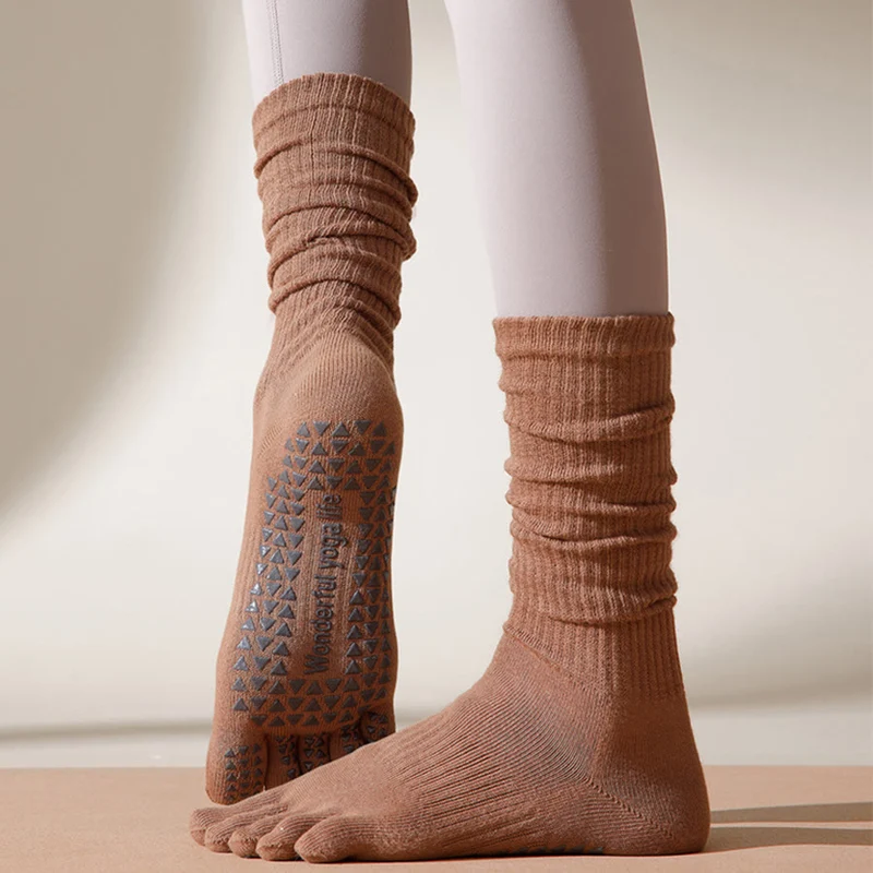 Olivenorma Mid-Calf Five-Toe Atmungsaktive Baumwoll-Yogasocken für Damen mit rutschfestem Griff, hygienischem Komfort und wadenhohem Schaft